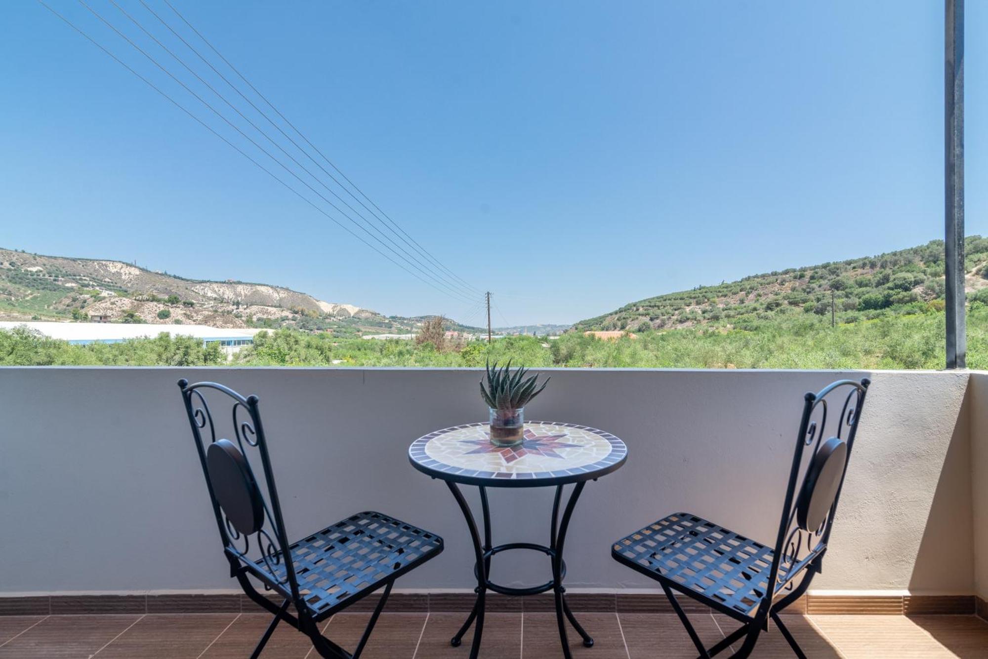 With Pool & Private Parking Holiday home *