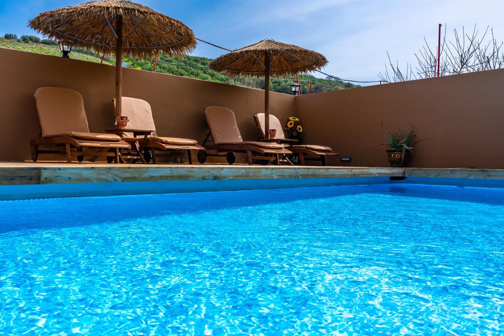 Holiday home With Pool & Private Parking *
